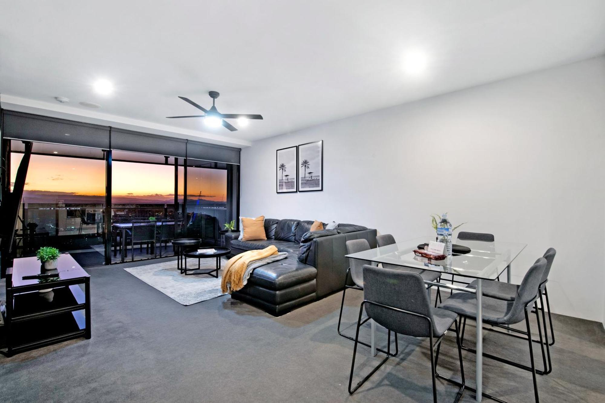 Circle On Cavill - Self Contained & Privately Managed Apartments - Wow Stay Gold Coast Buitenkant foto