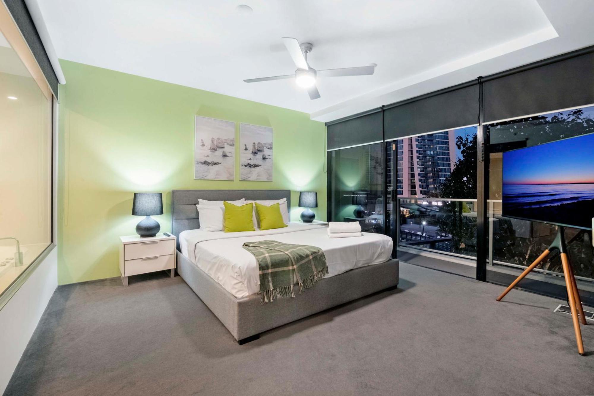 Circle On Cavill - Self Contained & Privately Managed Apartments - Wow Stay Gold Coast Buitenkant foto