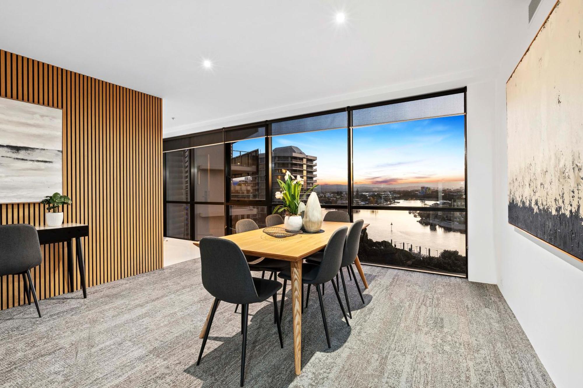 Circle On Cavill - Self Contained & Privately Managed Apartments - Wow Stay Gold Coast Buitenkant foto