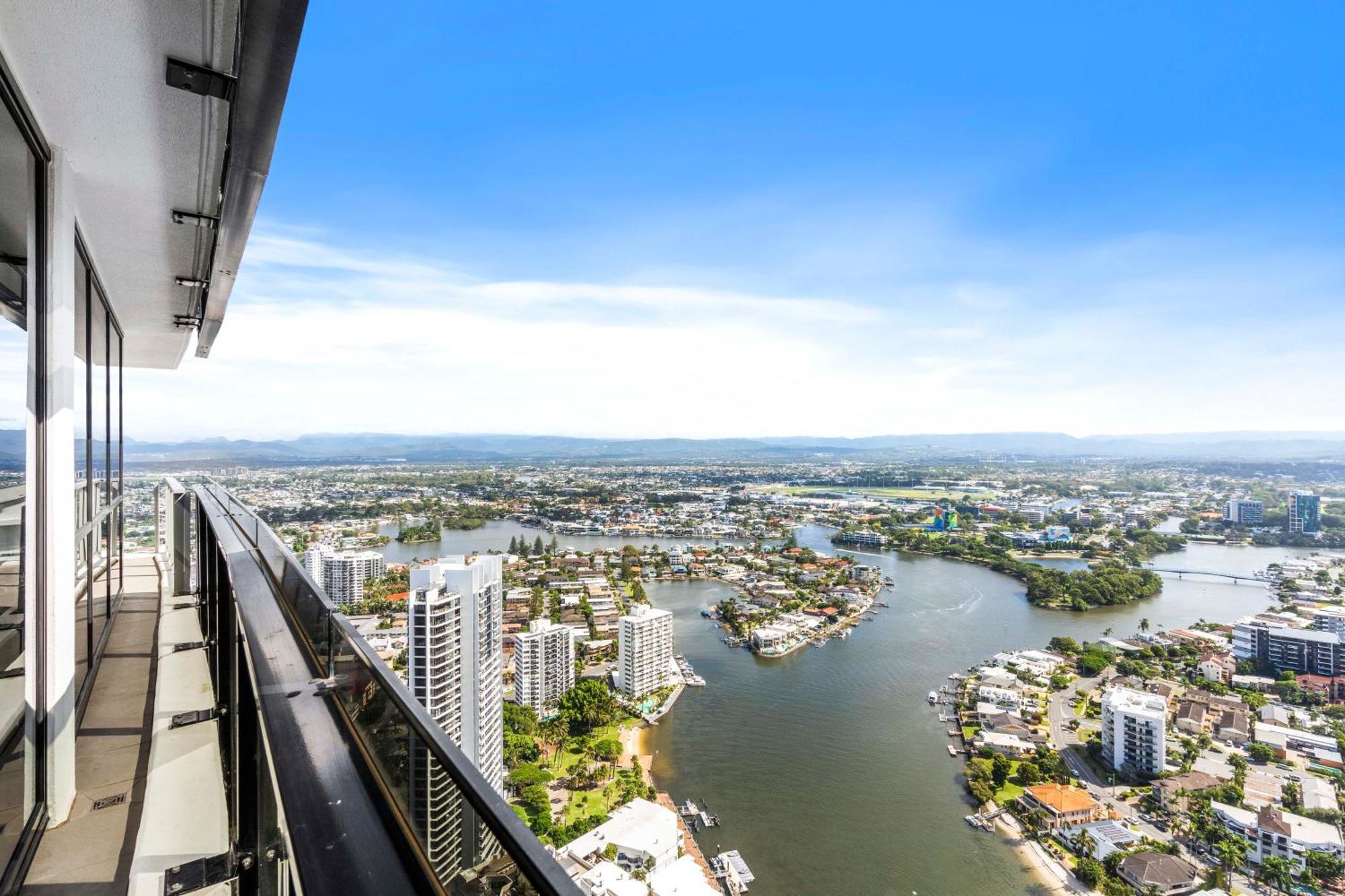 Circle On Cavill - Self Contained & Privately Managed Apartments - Wow Stay Gold Coast Buitenkant foto