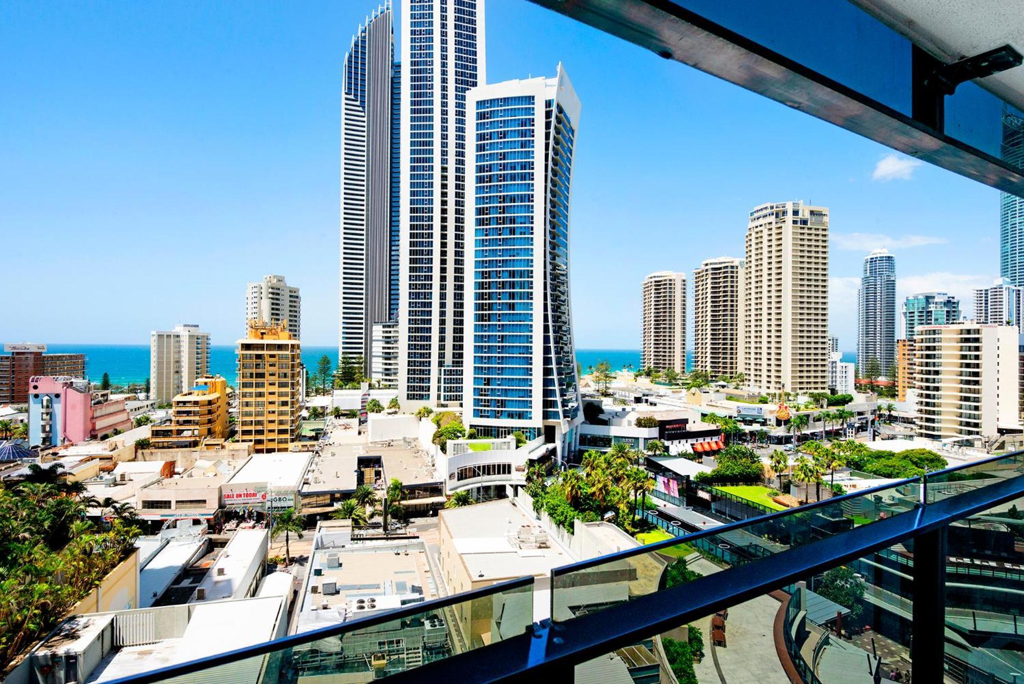 Circle On Cavill - Self Contained & Privately Managed Apartments - Wow Stay Gold Coast Buitenkant foto