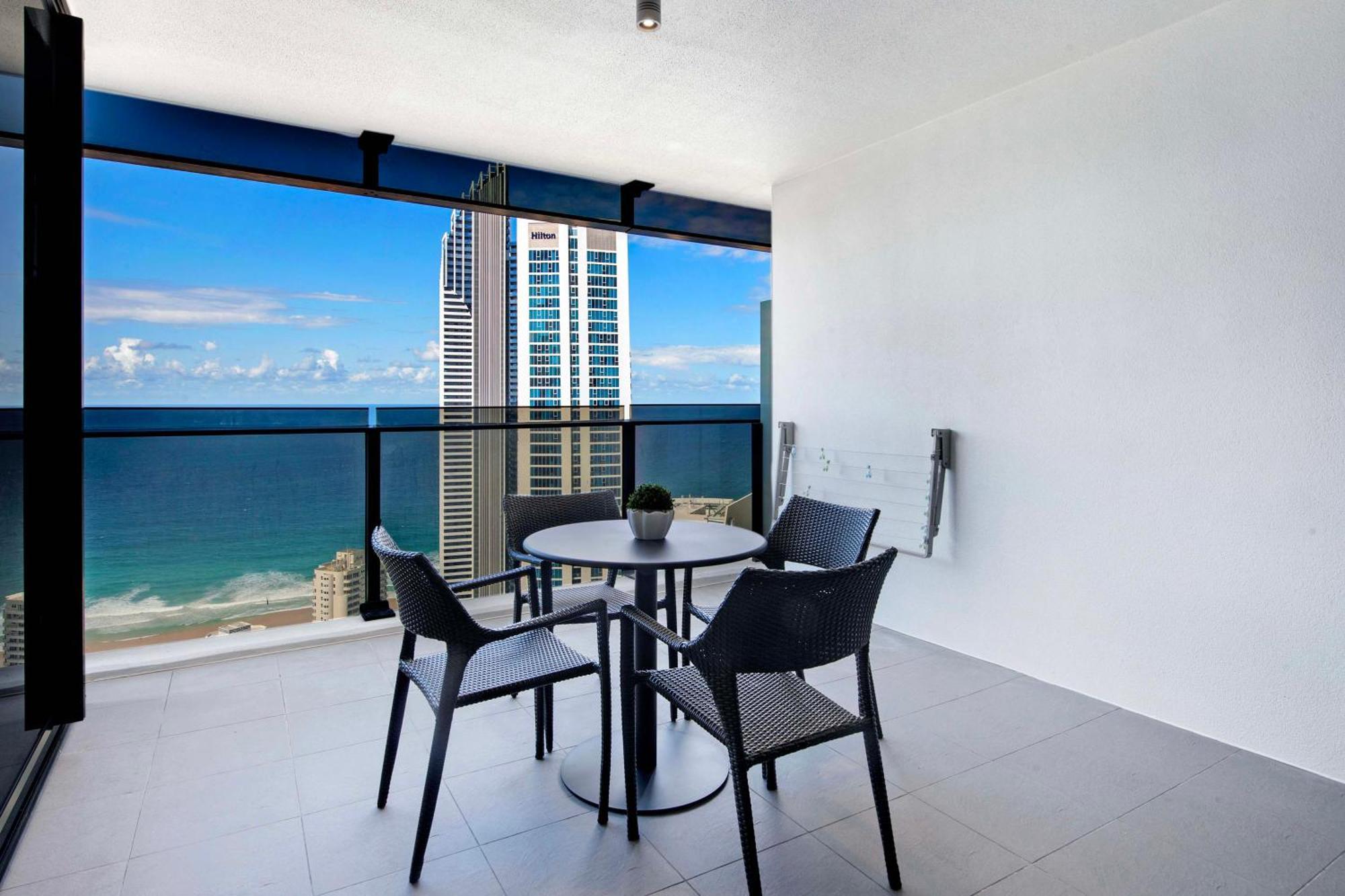 Circle On Cavill - Self Contained & Privately Managed Apartments - Wow Stay Gold Coast Buitenkant foto