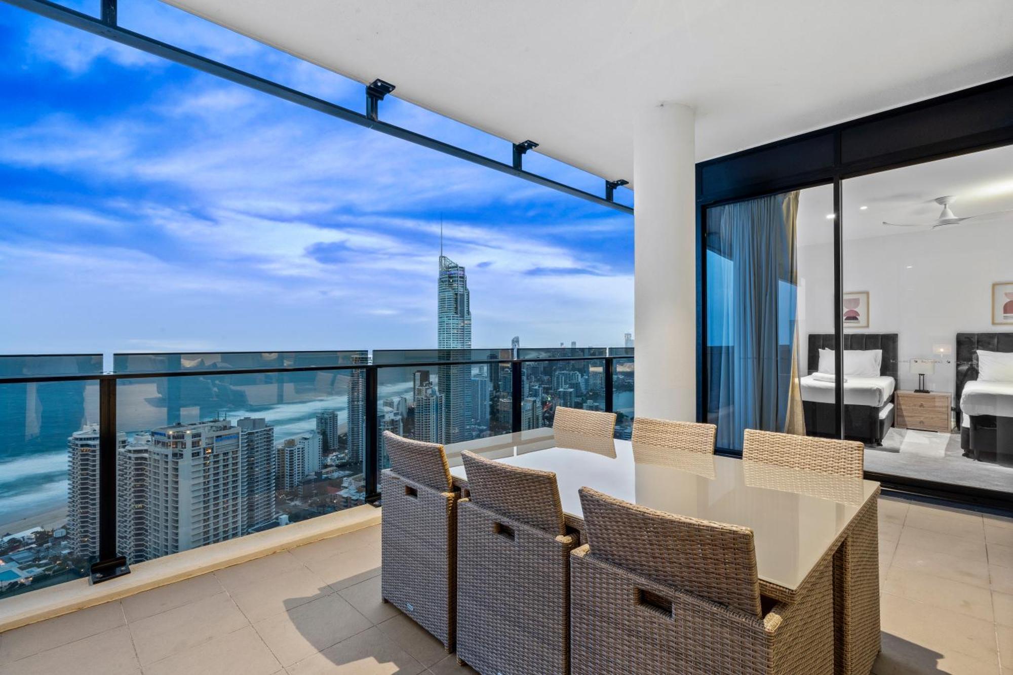 Circle On Cavill - Self Contained & Privately Managed Apartments - Wow Stay Gold Coast Buitenkant foto
