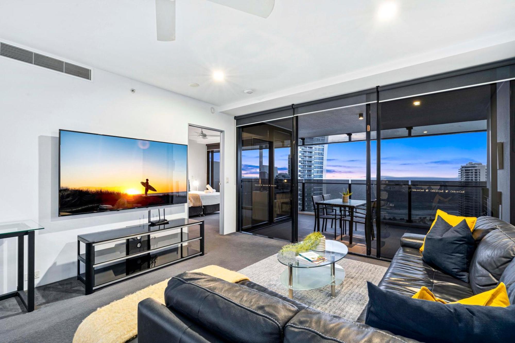 Circle On Cavill - Self Contained & Privately Managed Apartments - Wow Stay Gold Coast Buitenkant foto